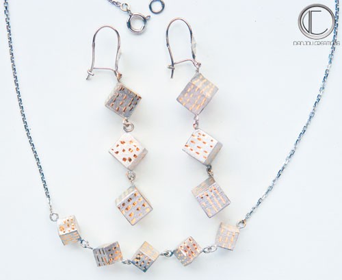 CUBIC  ADORNMENT.750/1000  Gold
