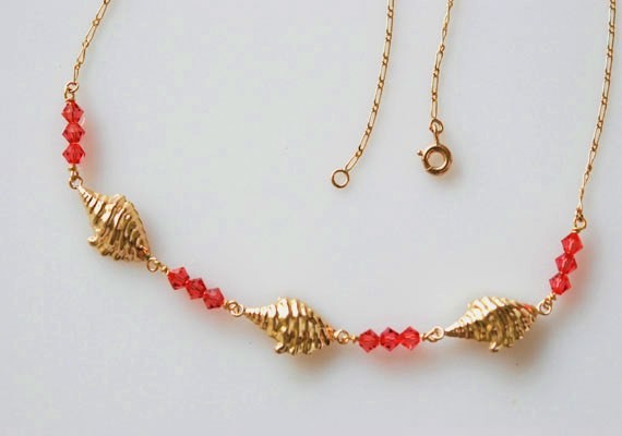 Collar 3 caracolas. ORO 750/1000
