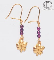 Boucles d oreilles hibiscus.Or 750/1000