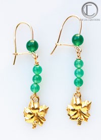 Boucles d oreilles hibiscus.Or 750/1000