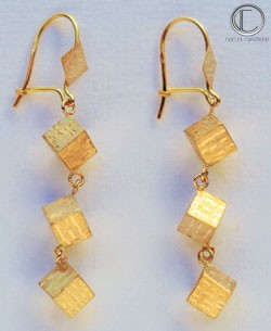 copy of Boucles d oreilles cubes.Or 750/1000