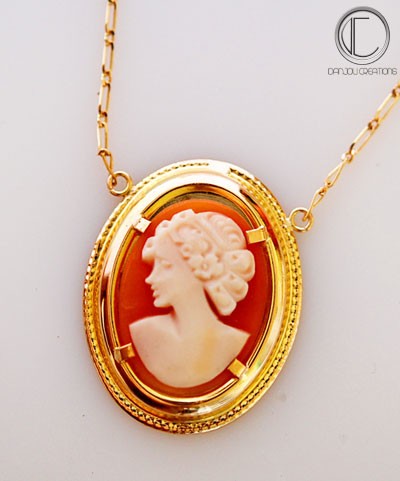 COLLIER CAMEE. OR 750/1000.