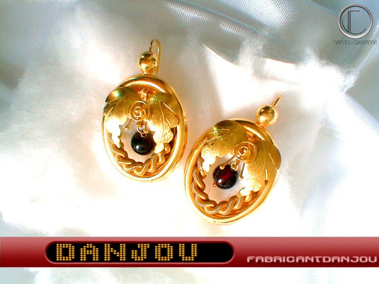 caterpillar earrings.Gold 750/1000