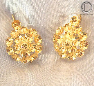 Pendientes de dos hileras de flores en oro de 18 quilates