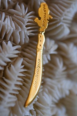 PENDENTIF COUTELAS.OR 750/1000