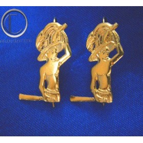 Carrier of banana earrings