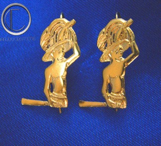 Banana carrier earrings. 750/1000 gold