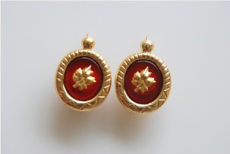 Hibiscus earrings.Gold 750/1000