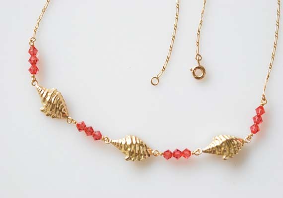 Collier conques.Or 18carats.