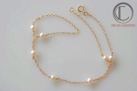 Bracelet main  perle fine.Or750/100