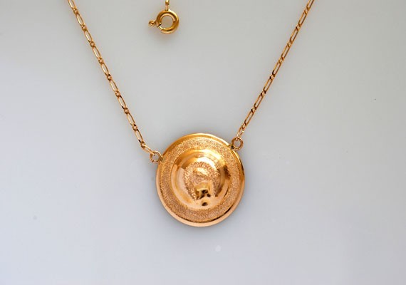 Collar sombrero.Oro 750/1000
