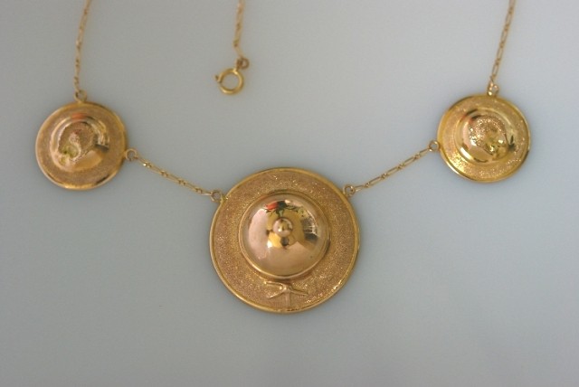 Collier chapeau.Or 750/1000