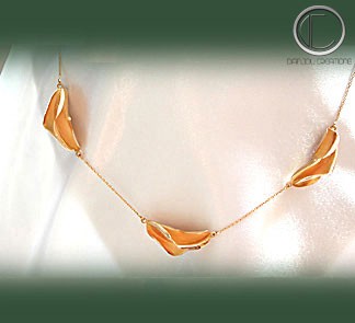 3 star fruit necklace. 750/1000 gold