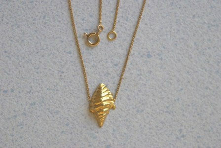 Conch necklace.Gold 750/1000