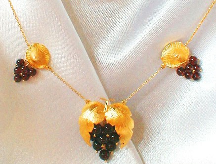 Bakoua VINE necklace.Gold 750/1000