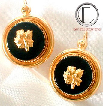 Hibiscus earrings.Gold 750/1000