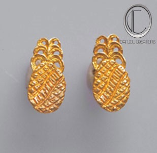 Pineapple earrings. 750/1000 gold.