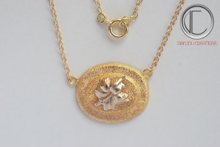 Collier Bate- hibiscus.Or 750/1000