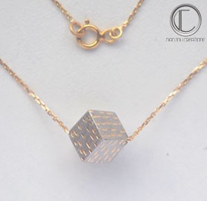 Collar se cubica .Or 750/1000