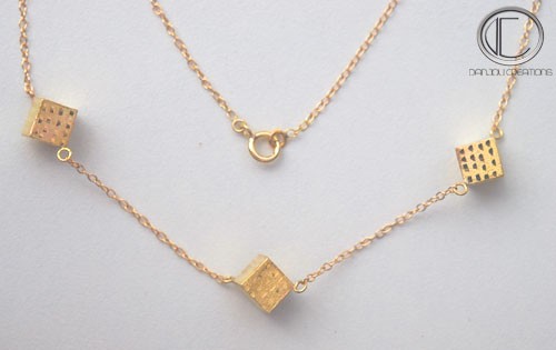 Collar de cubos. Oro 750/1000