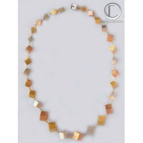 collier 3ors cubes degrades.Or 18 cts