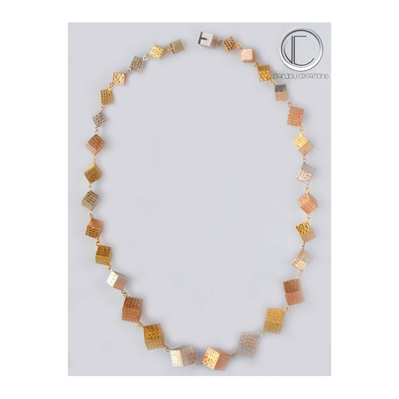 collier 3ors cubes degrades.Or 18 cts