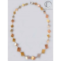 collier 3ors cubes degrades.Or 18 cts