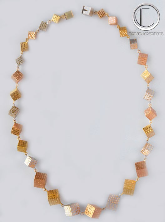 collier 3ors cubes degrades.Or 18 cts