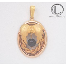 PENDENTIF CHENILLE.Or 750/1000