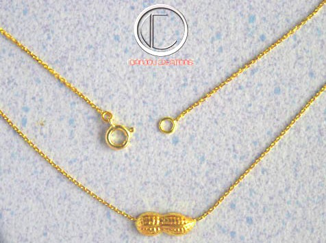 Peanut necklace.Gold 750/1000